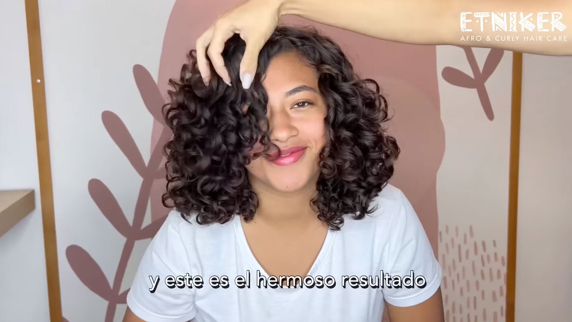 ✨ Cómo definir cabello ondulado: técnicas, productos y tips para lograr ondas definidas y sin frizz