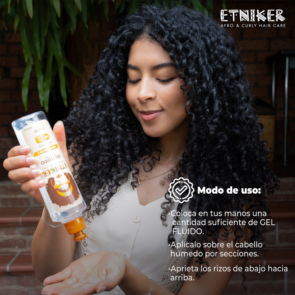 Gel Fluido, Gel Fluido Etniker, Producto Gel Fluido Etniker, Aplique Sobre el Cabello Humedo, Aprieta los Rizos de Abajo Hacia Arriba, Producto Etniker, Etniker